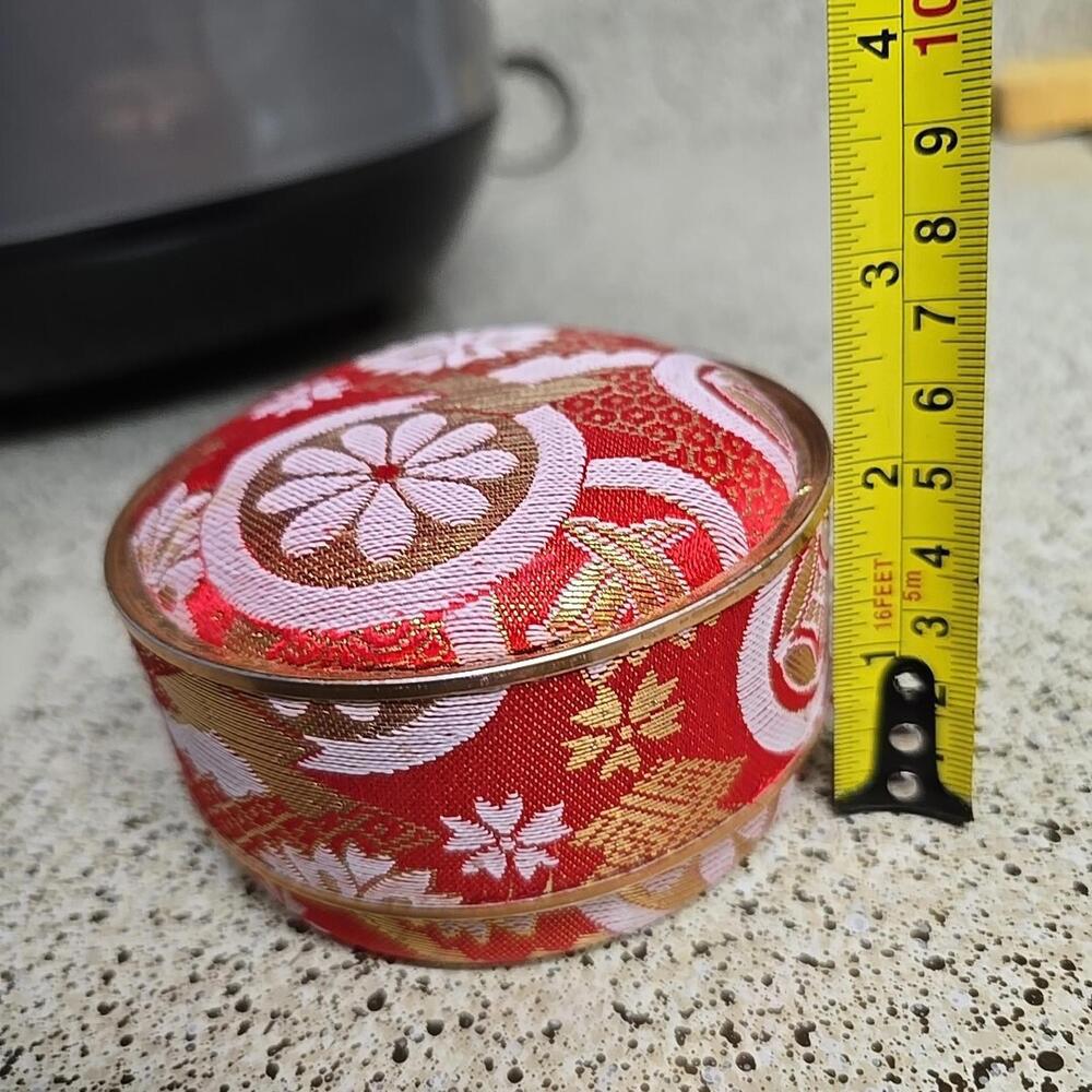 Japanese Kimono Fabric Trinket Box Vtg Round Padded Lid Komono Ire Red 4"×2" - Picture 13 of 15